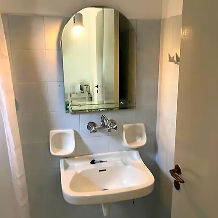 Otel Merlis